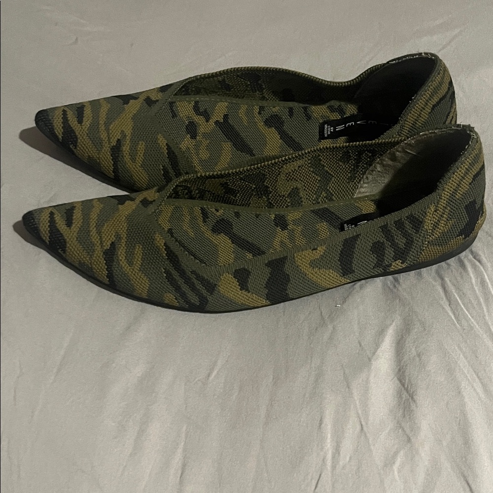 Steve Madden Green Camouflage Flats